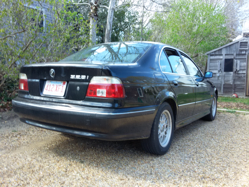 Illustration for article titled Everything wrong with my quarter-million-mile 528i